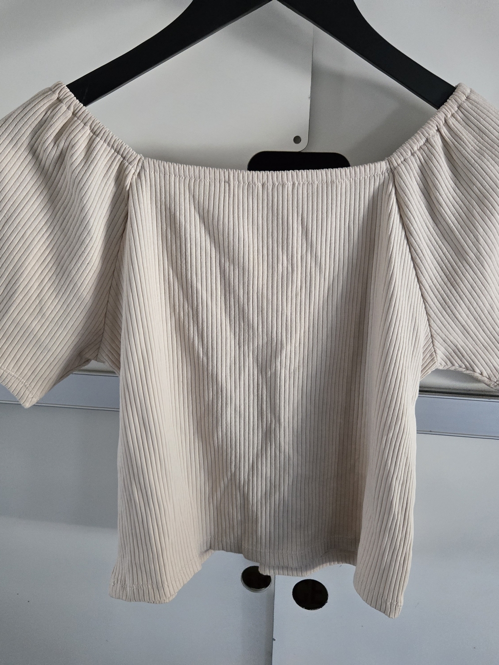 GU Cream Ribbed Off-Shoulder Crop Top - Picture 6 of 8